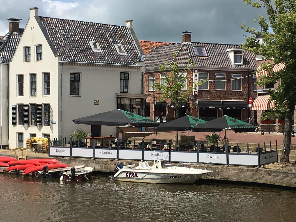 Hotel Cafe Restaurant 'T Raedhus Dokkum Exterior photo